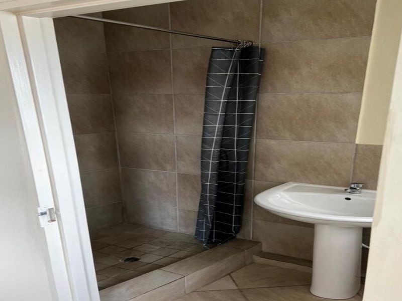 Looking for a property in Midrand, Johannesburg that's priced to sell? - Photo 9