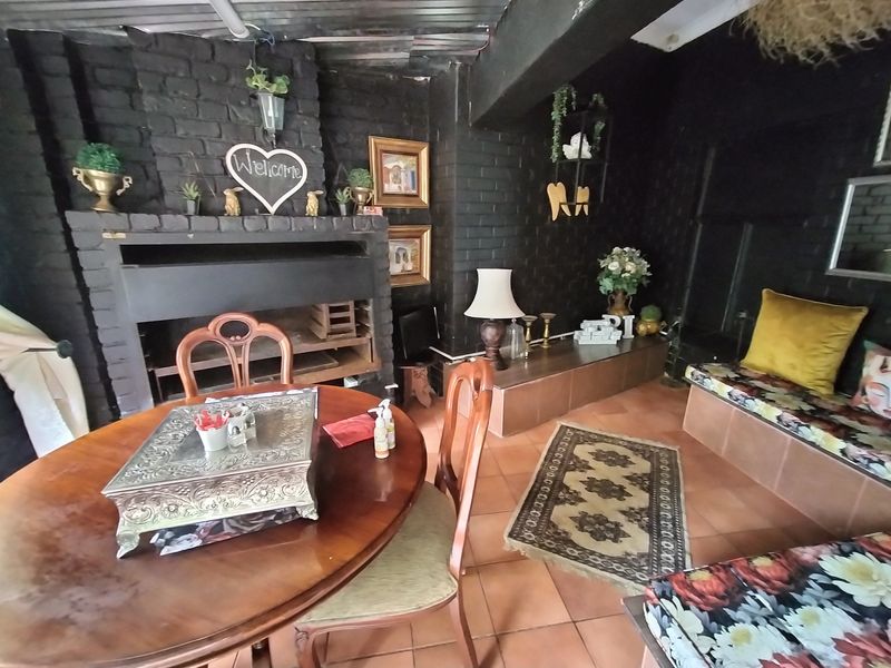 Multi-Unit Property with Flats, Spa Potential & Backup Power in Pretoria North - Photo 5