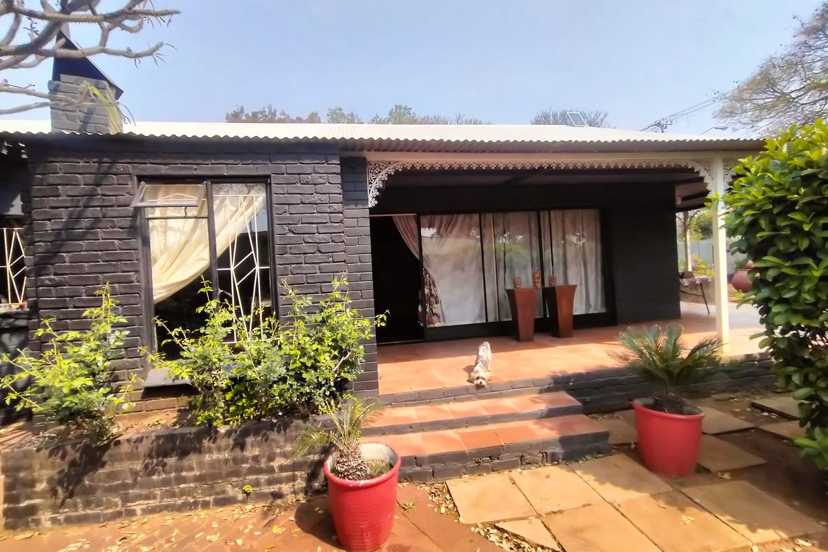 Multi-Unit Property with Flats, Spa Potential & Backup Power in Pretoria North - Photo 2