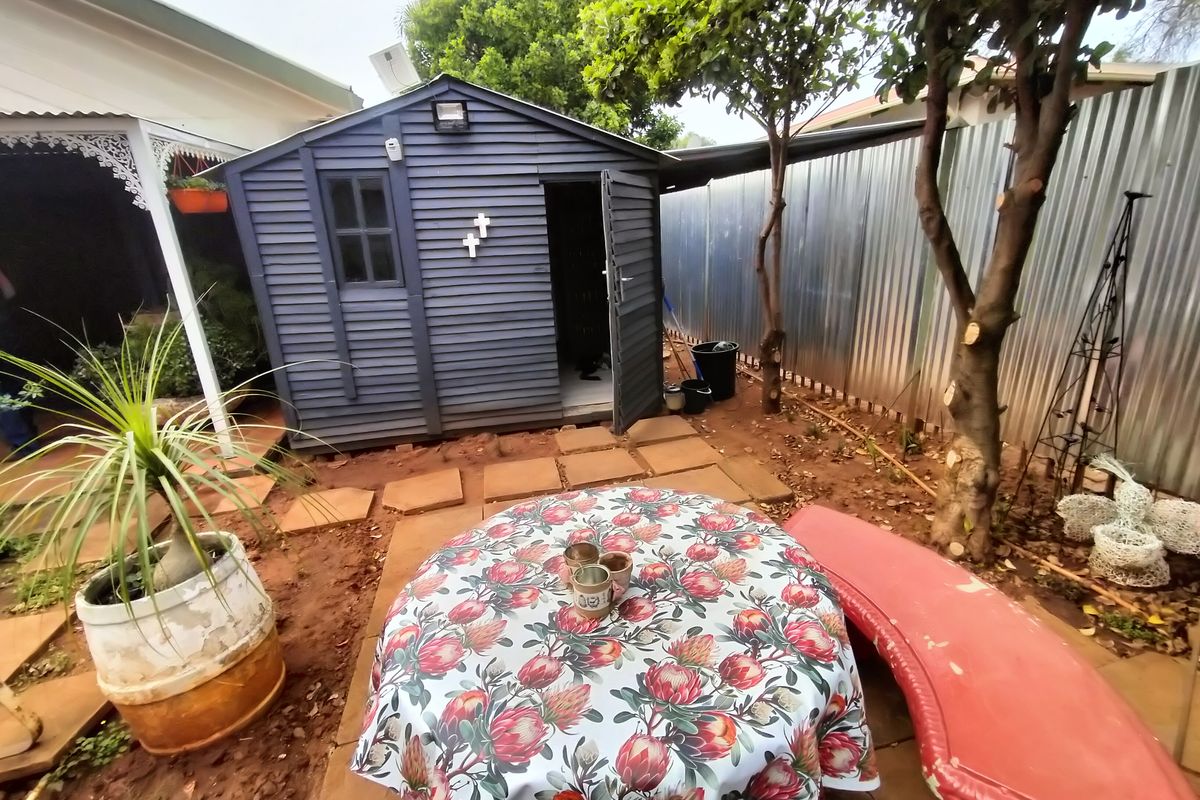 Multi-Unit Property with Flats, Spa Potential & Backup Power in Pretoria North - Photo 3