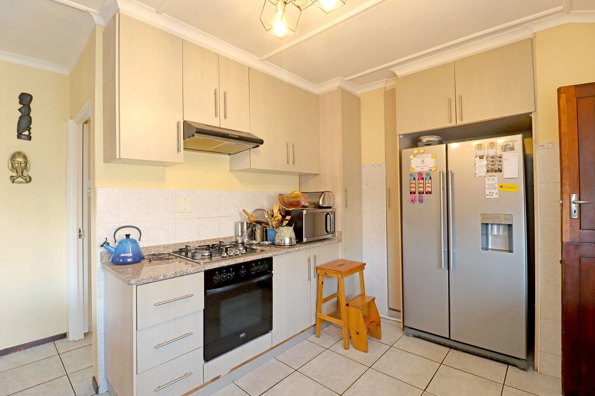 Luxurious 5-Bedroom Dream Home for Sale! - Photo 5