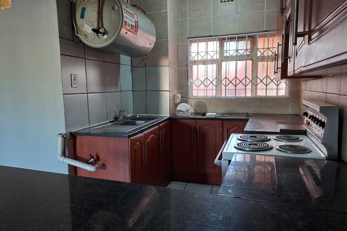 Sole and Exclusive Mandate - Photo 3