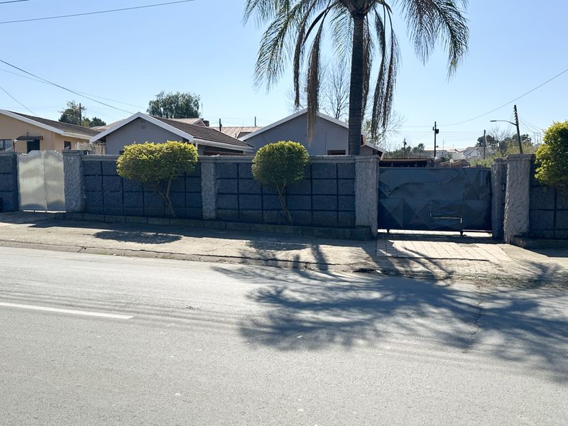 Step Into Home Ownership With This 3 Bedroom Home With Income Earning Potential - Photo 1