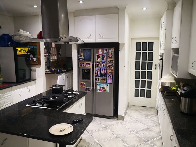 Your Dream Residence Awaits! - Photo 3