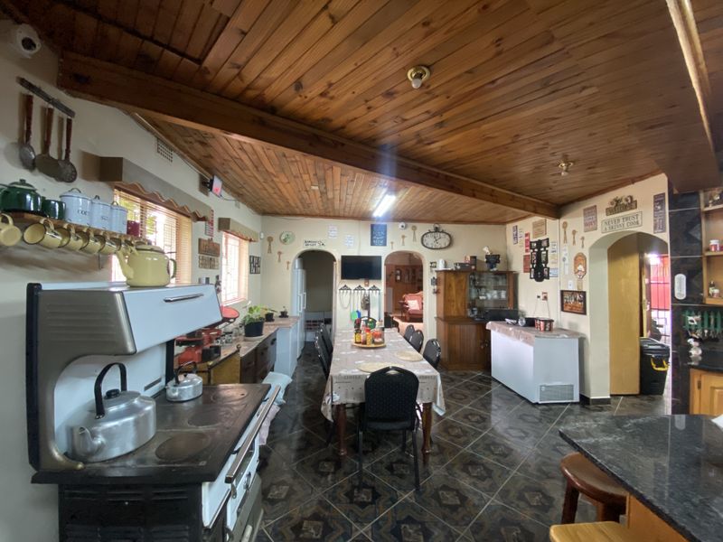 Magnificent Art Deco Style Family Home On Quiet Street! - Photo 10