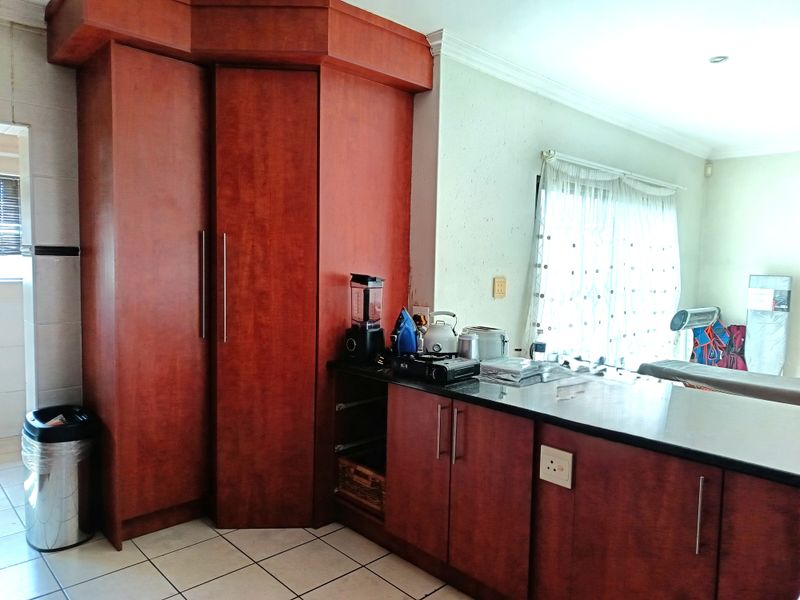 Spacious 4-Bedroom Family Duplex in Exclusive Sonneveld-Ruim 4-Slaapkamer Gesinsdupleks in Sonneveld - Photo 7