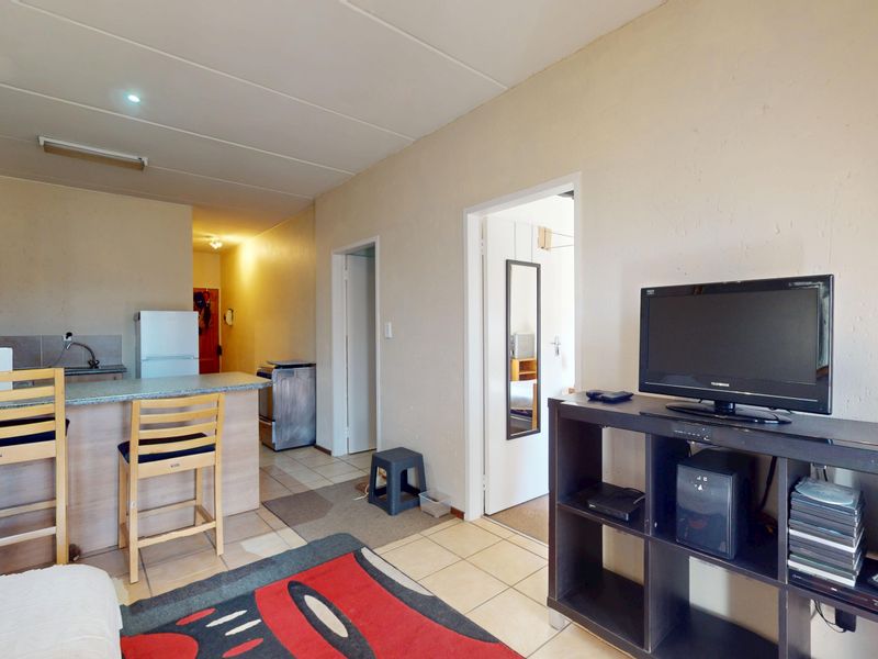 1-Bedroom Flat with Office/Study | Ideal for Young Couple, Small Family or Investor - Photo 5