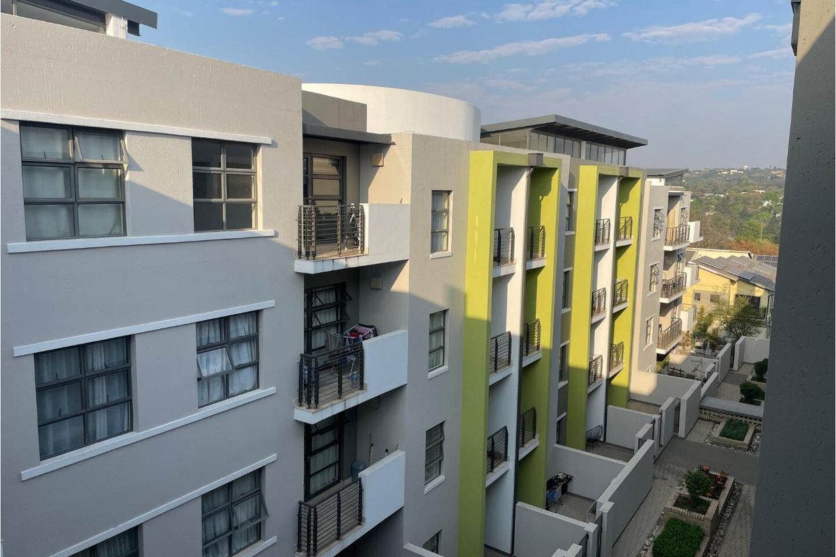 Modern Executive Sophistication in Sandton most vibrant sought after security estate - Photo 4