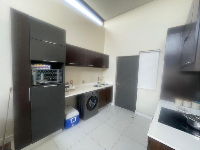 Modern Executive Sophistication in Sandton most vibrant sought after security estate - Photo 7