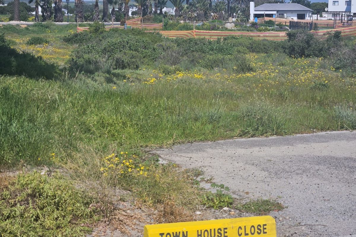 Vacant land is becoming increasingly rare on our beautiful West Coast – - Photo 2