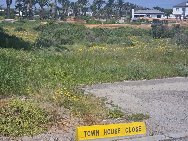 Vacant land is becoming increasingly rare on our beautiful West Coast – - Photo 2