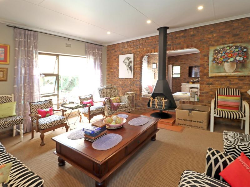 Charming Facebrick Family Home in Sought-After Boomed Area - Photo 6
