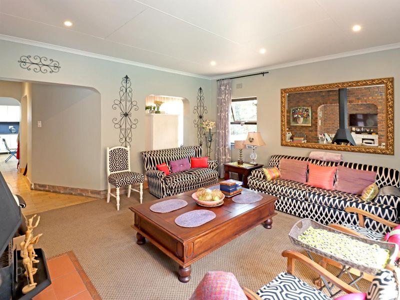 Charming Facebrick Family Home in Sought-After Boomed Area - Photo 5