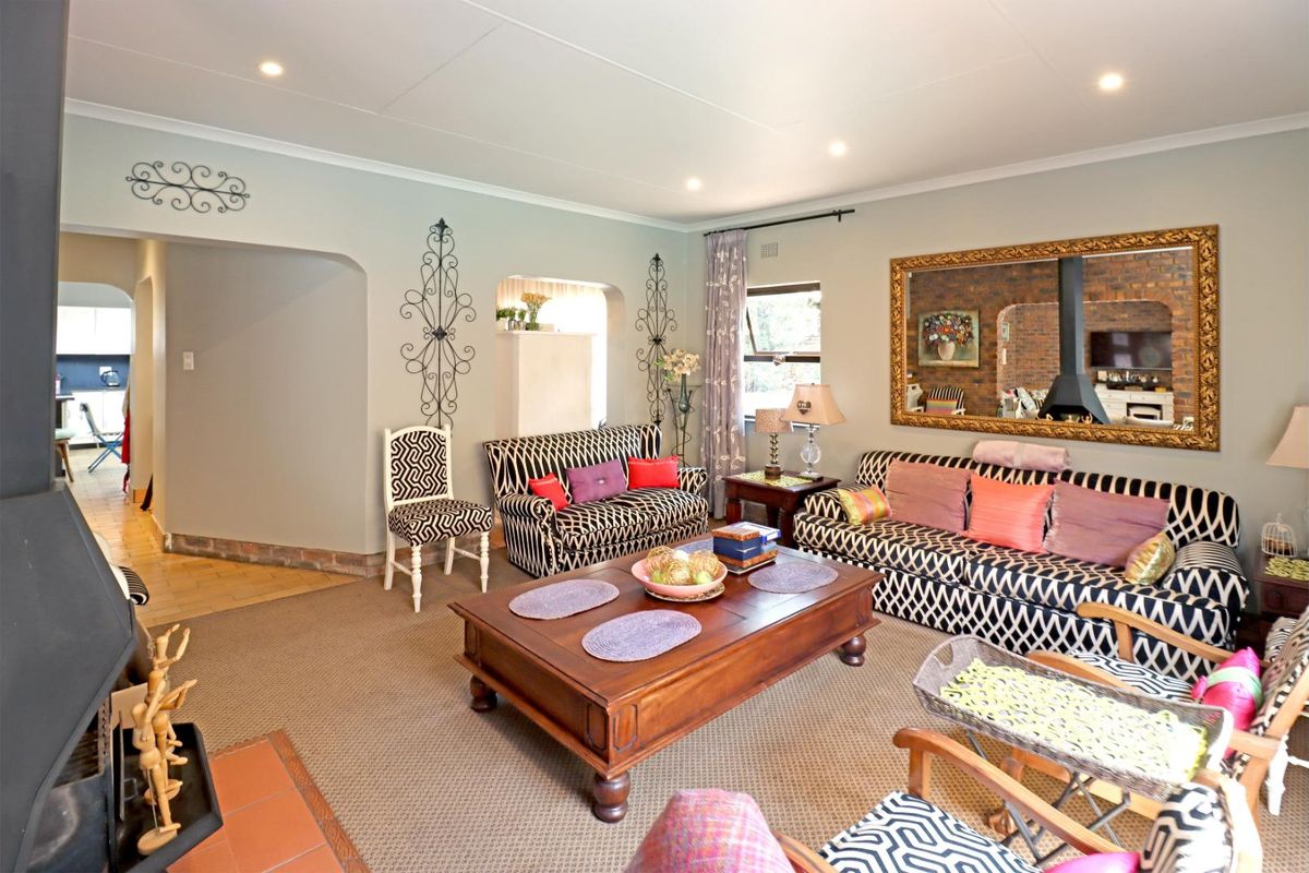 Charming Facebrick Family Home in Sought-After Boomed Area - Photo 5