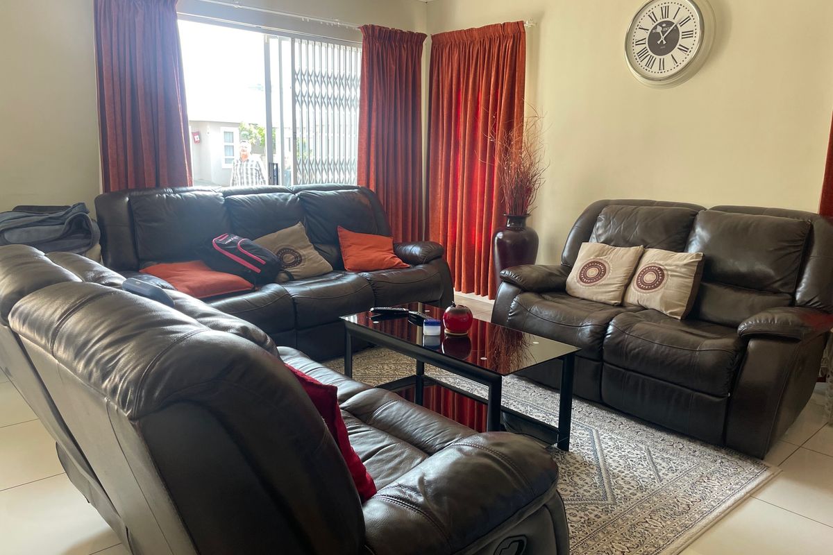 Unlock Modern Living – Divine Townhouse, No Work Needed! - Photo 5