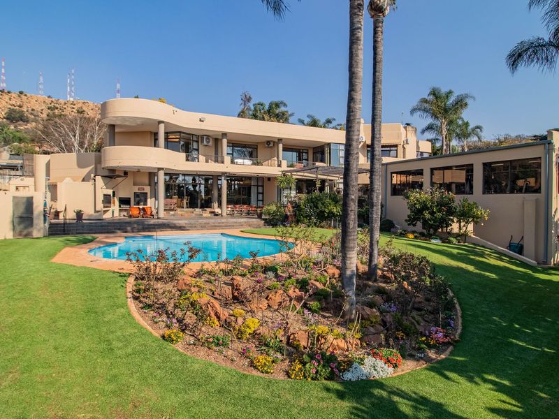 Ambassadorial Residence - Prime Position! - Photo 3