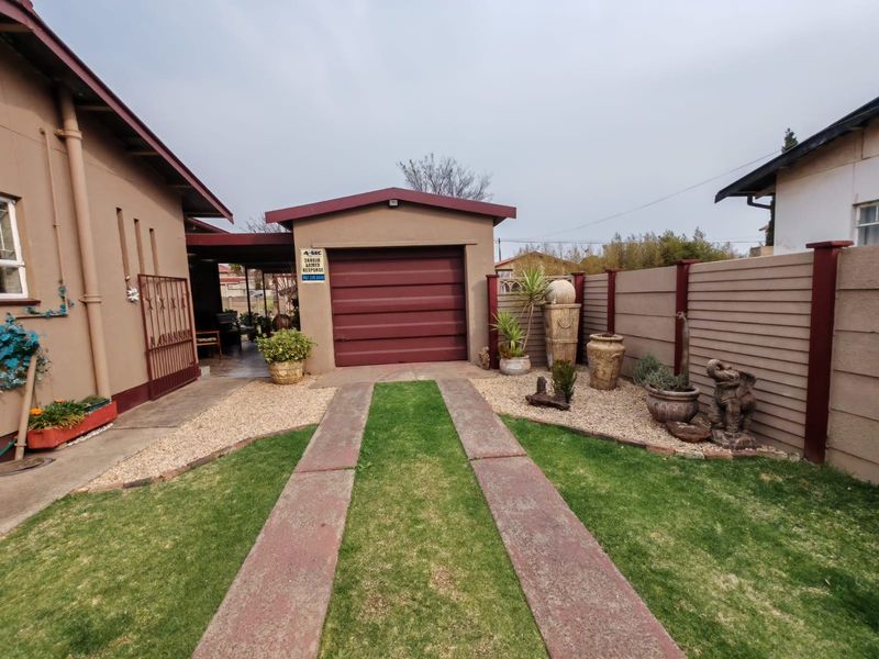 Perfect for Families and Entertainers - Photo 2