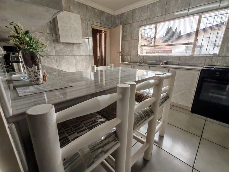 Perfect for Families and Entertainers - Photo 10