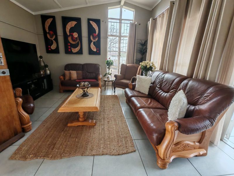 Perfect for Families and Entertainers - Photo 7