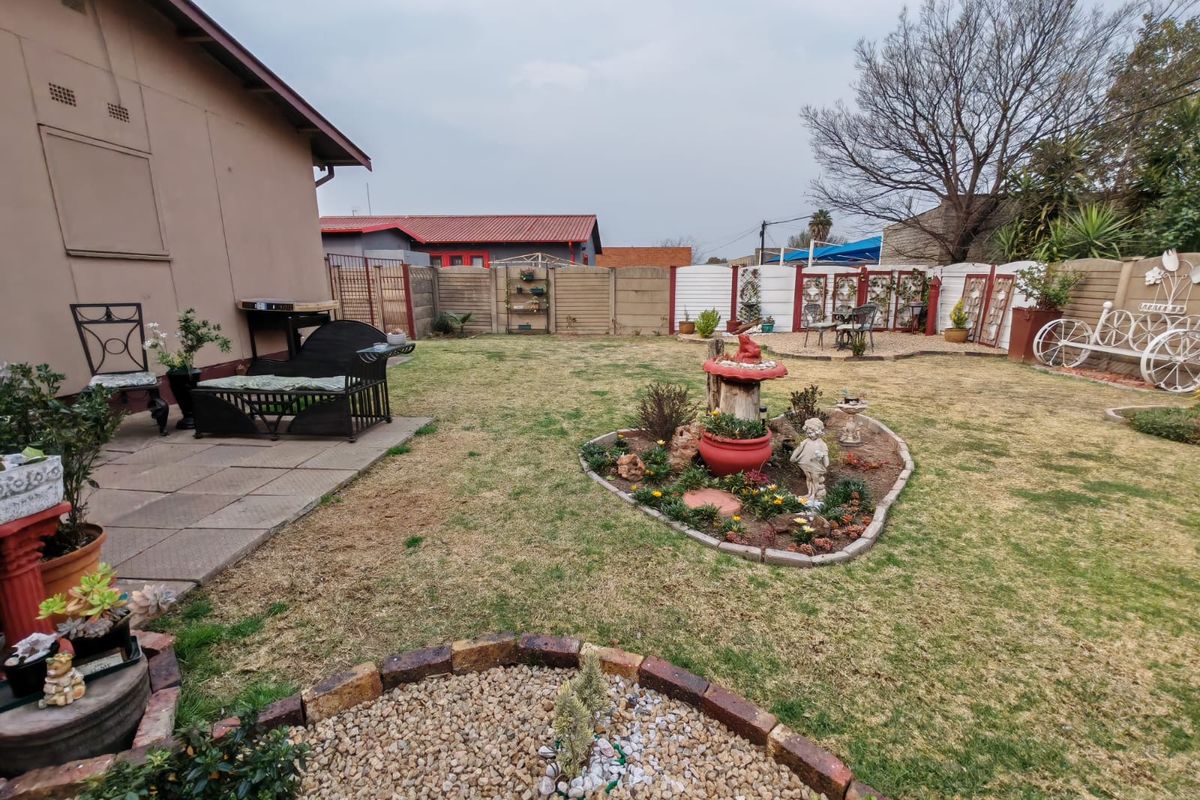 Perfect for Families and Entertainers - Photo 4