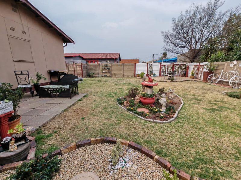 Perfect for Families and Entertainers - Photo 4