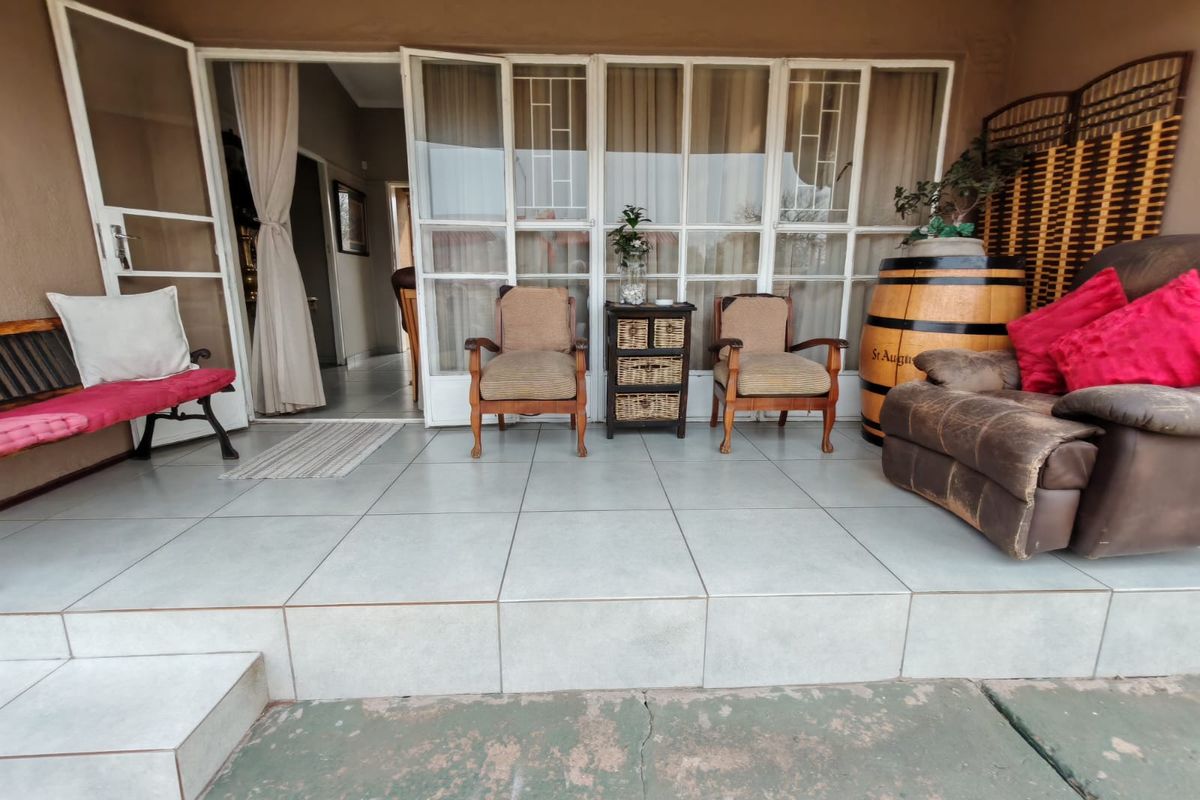 Perfect for Families and Entertainers - Photo 3