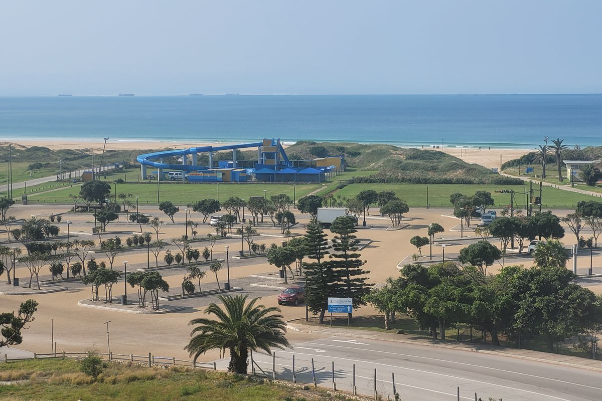 Prime Beachfront Opportunity – Unlock the Potential - Photo 3