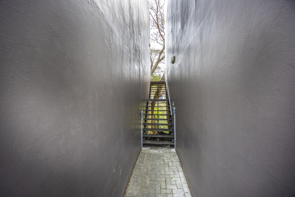 Bonnie Doon - Convenient, lock up and go living - Photo 3
