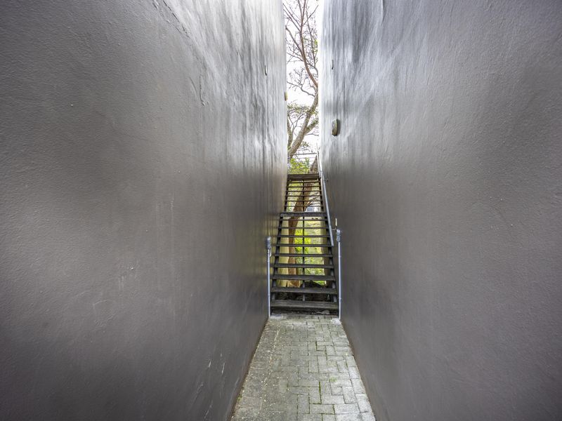 Bonnie Doon - Convenient, lock up and go living - Photo 3