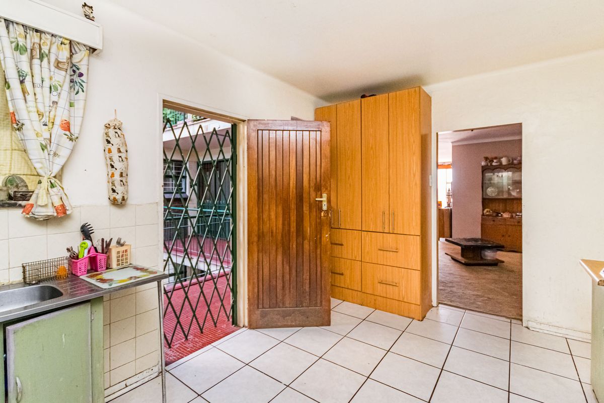 3 Bedroom Apartment For Sale in Krugersdorp - Photo 3