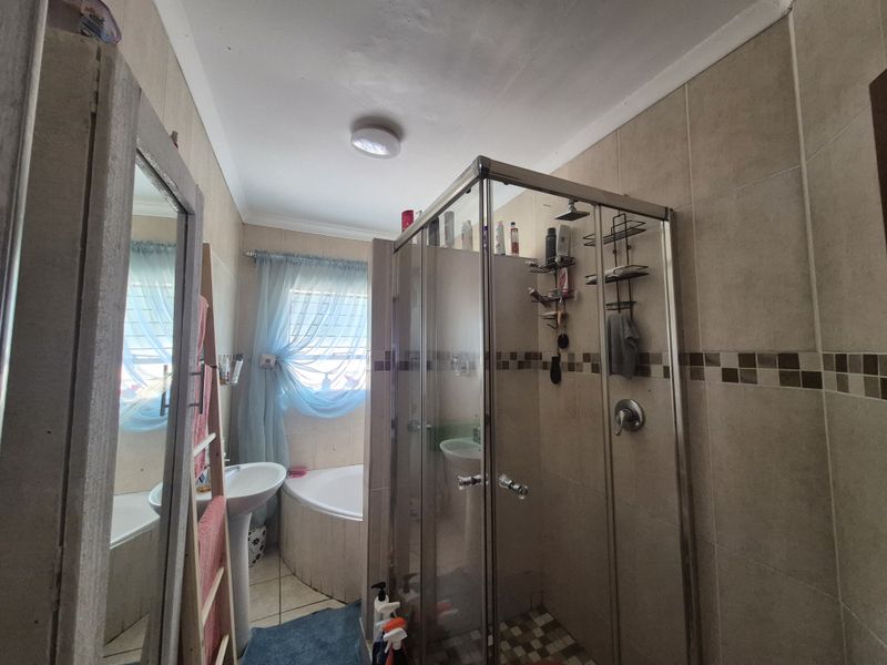 Townhouse For Sale In Secunda - Photo 9