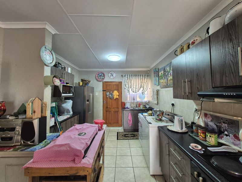 Townhouse For Sale In Secunda - Photo 7