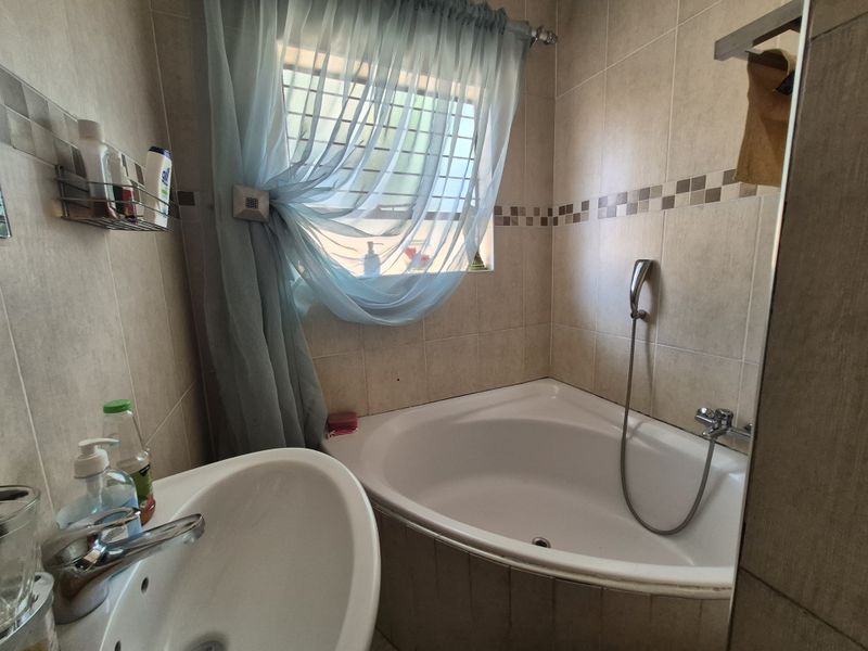 Townhouse For Sale In Secunda - Photo 10