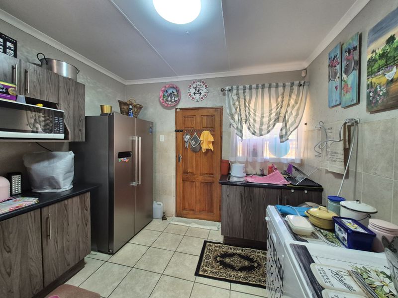 Townhouse For Sale In Secunda - Photo 8