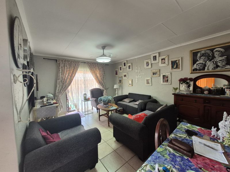 Townhouse For Sale In Secunda - Photo 3