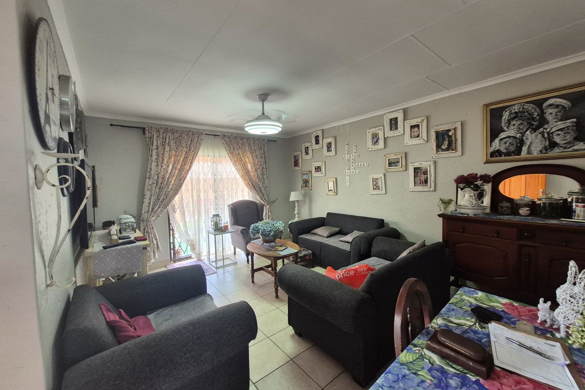 Townhouse For Sale In Secunda - Photo 3
