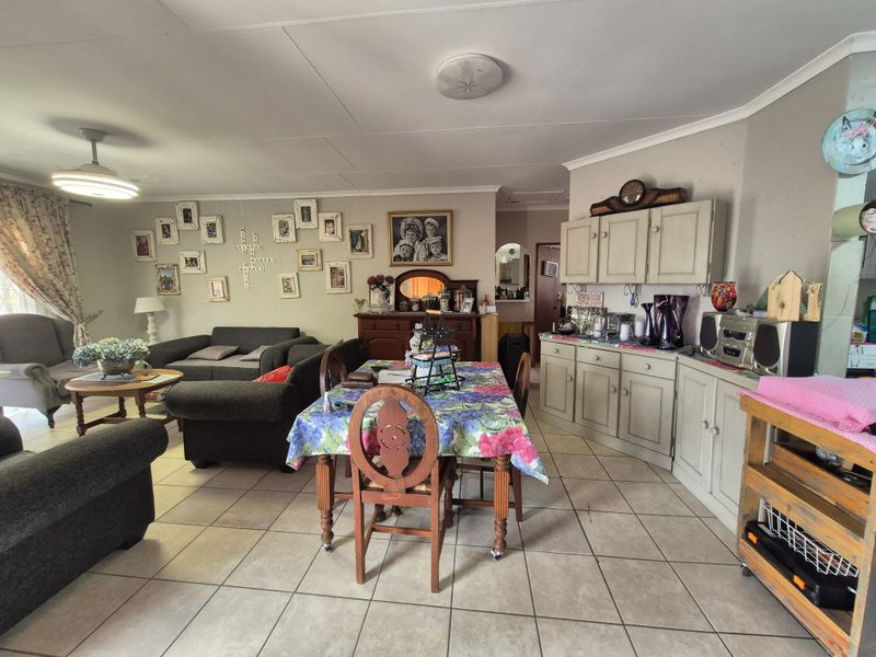 Townhouse For Sale In Secunda - Photo 5