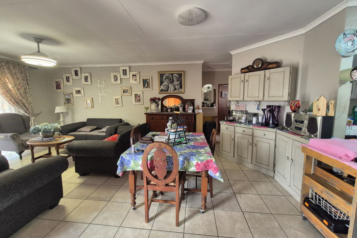 Townhouse For Sale In Secunda - Photo 5