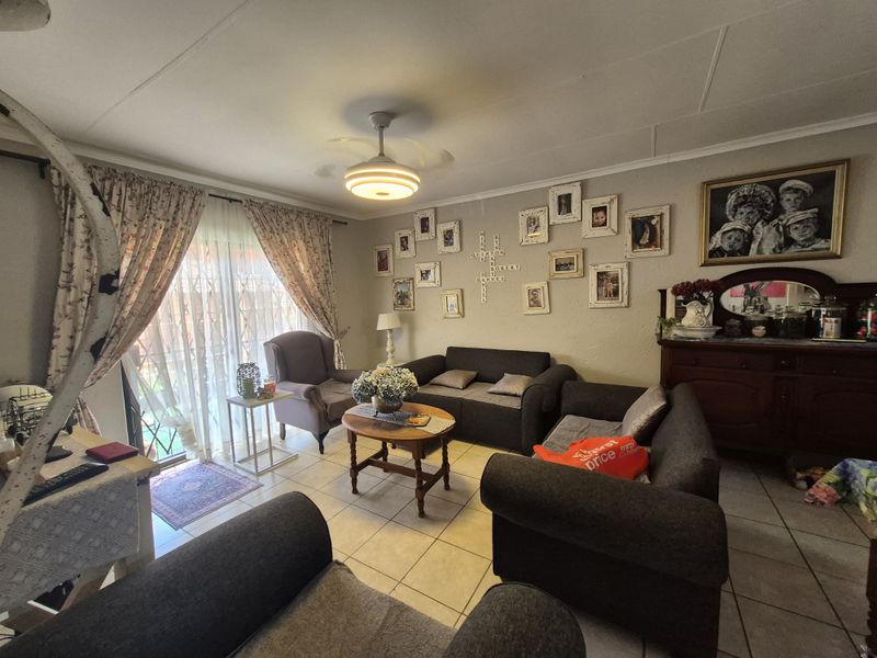 Townhouse For Sale In Secunda - Photo 4