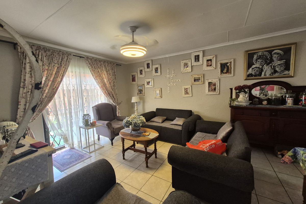 Townhouse For Sale In Secunda - Photo 4