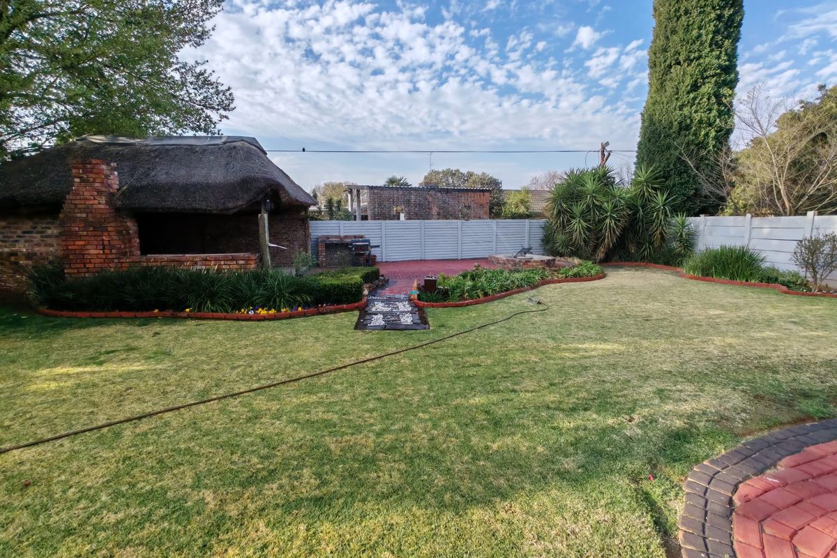 A True Gem! - Photo 2