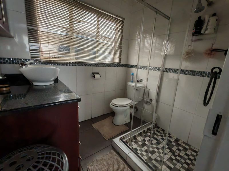 A True Gem! - Photo 8