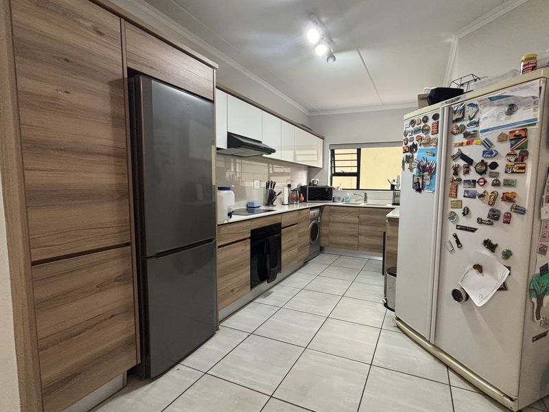 Ground Floor Gem with Private Garden & Greenbelt Views - Photo 4