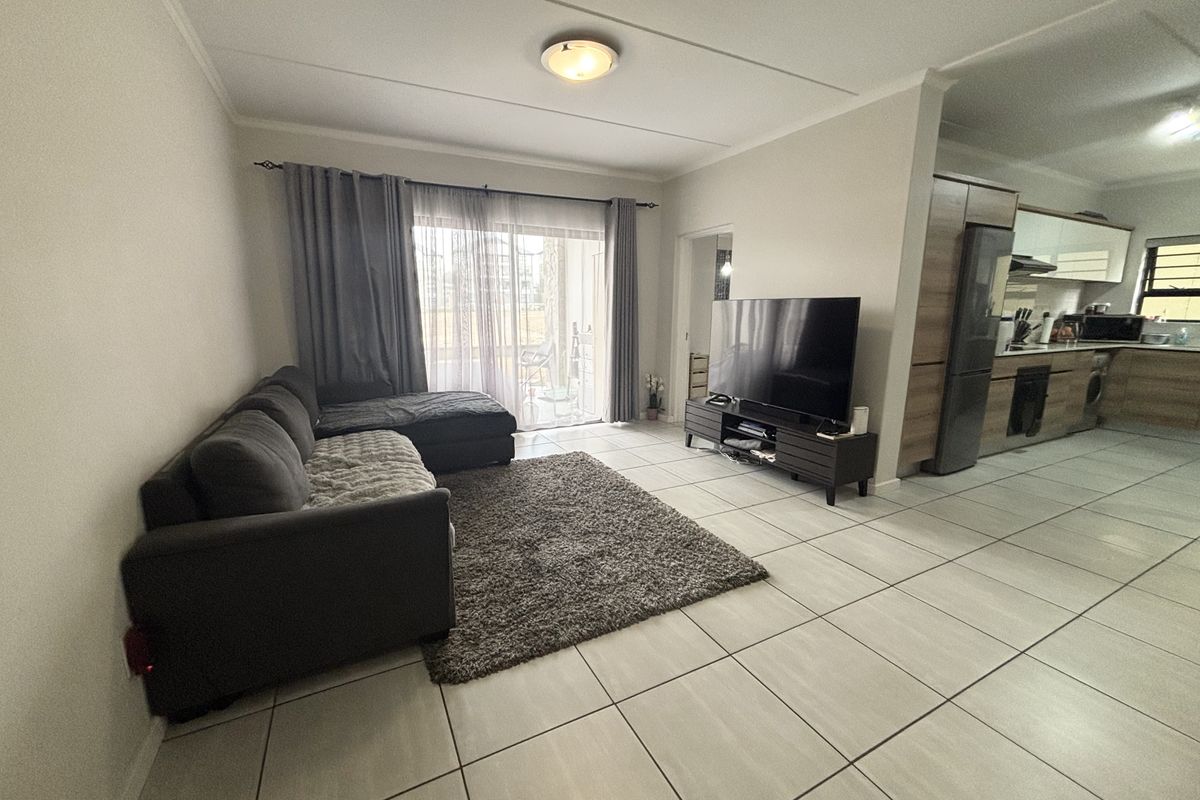 Ground Floor Gem with Private Garden & Greenbelt Views - Photo 2