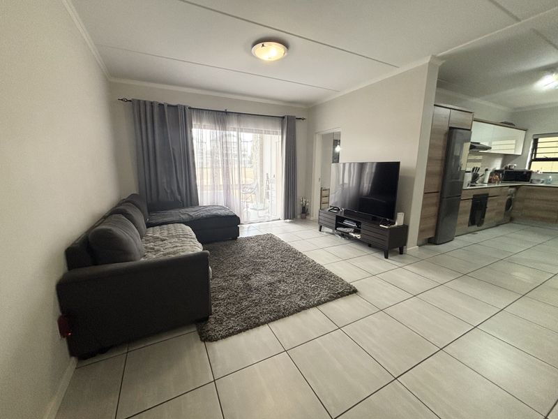 Ground Floor Gem with Private Garden & Greenbelt Views - Photo 2