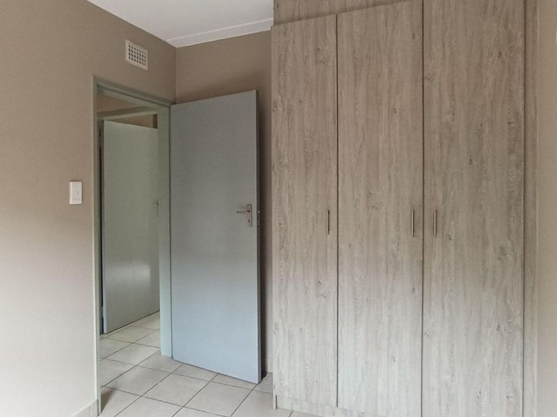 Modern two bedroom apartment with garden - Photo 8