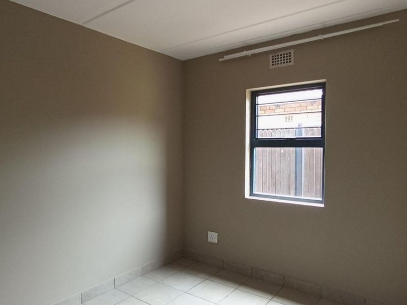 Modern two bedroom apartment with garden - Photo 7