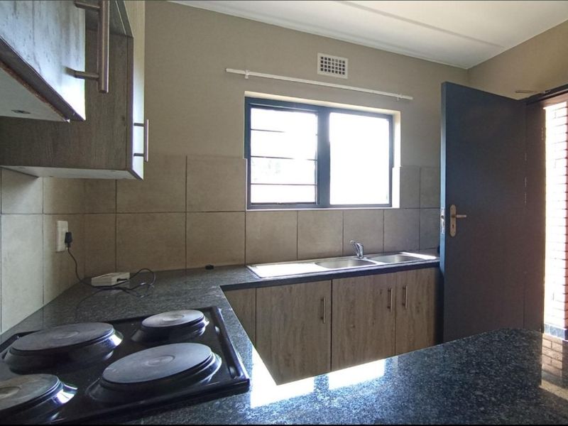 Modern two bedroom apartment with garden - Photo 6
