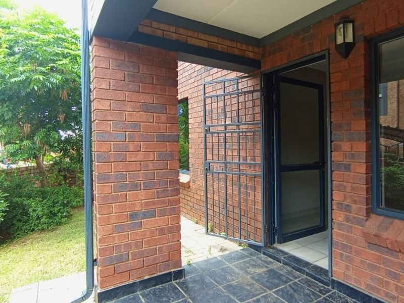 Modern two bedroom apartment with garden - Photo 2