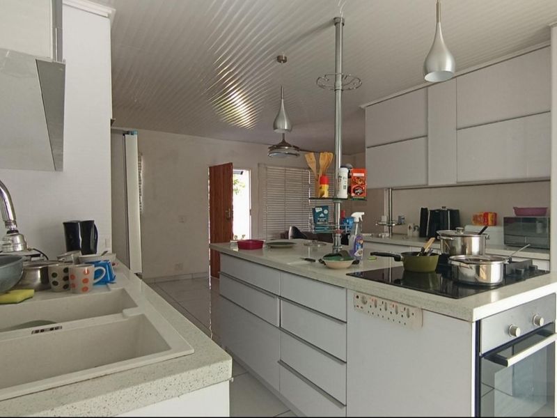 Modern, stylish & affordable - Photo 5